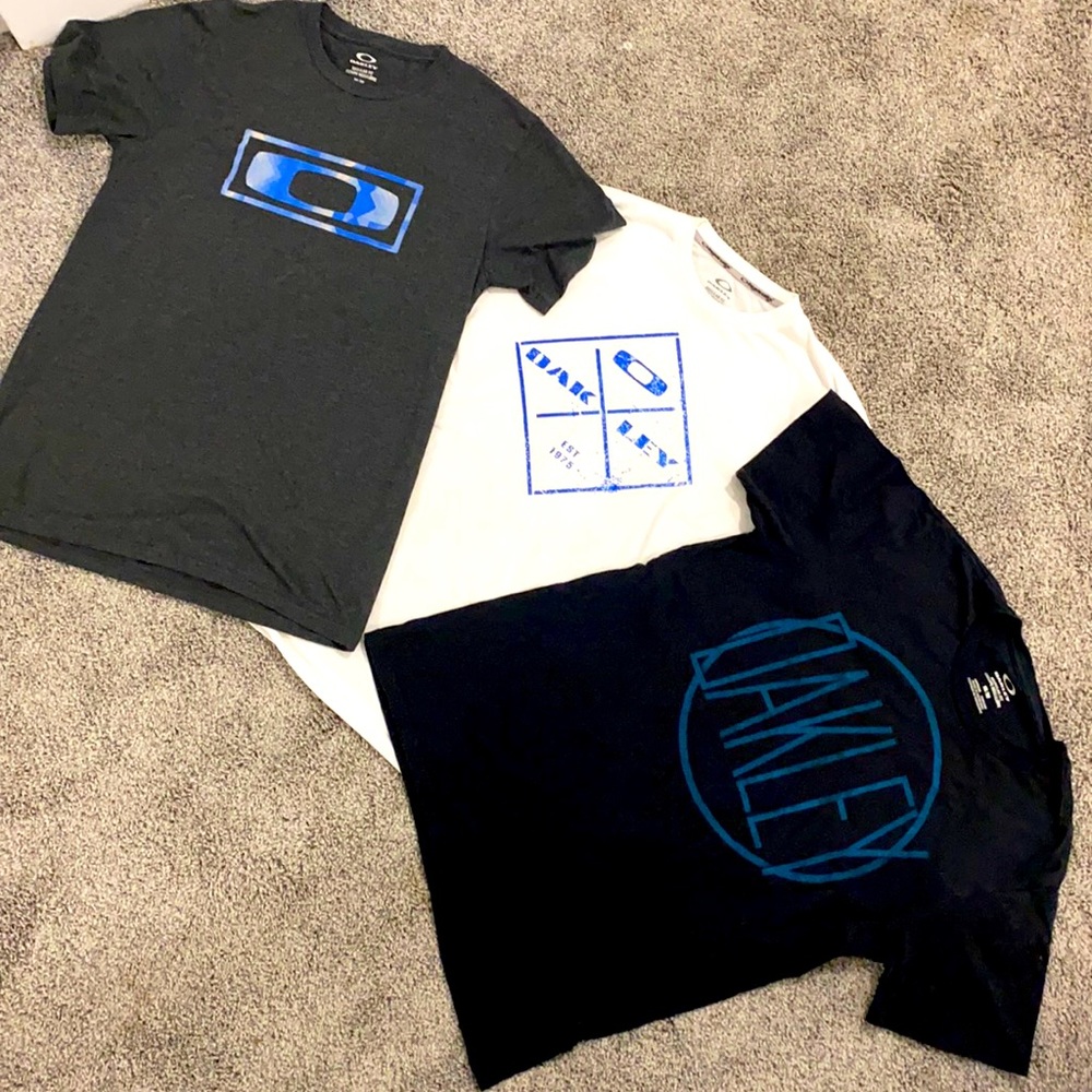 🏵Never Worn - Three Men’s Oakley T-Shirts - Medium